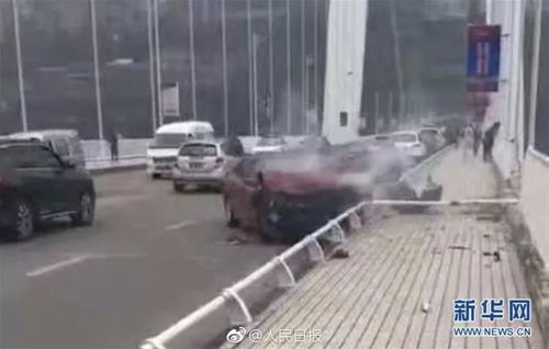 重庆小车坠落小区背后的深思