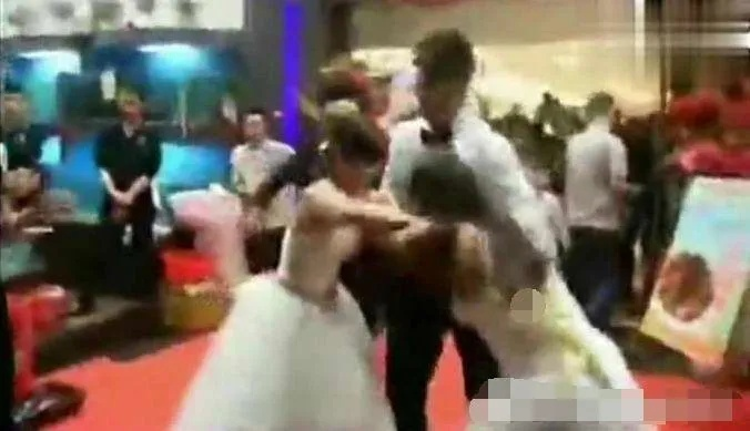 万元红包引发的婚礼闹剧