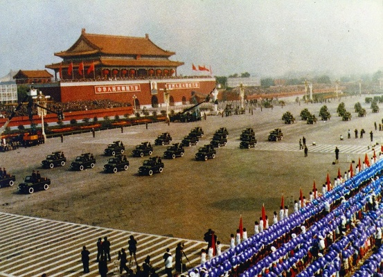庆祝辉煌历程，阅兵盛典，纪念国家成立35周年
