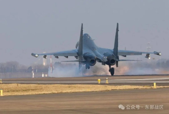 东部战区战机挂弹接续升空，高燃现场曝光