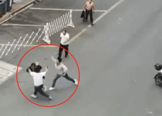 暴力事件视频，打架砍人场景曝光