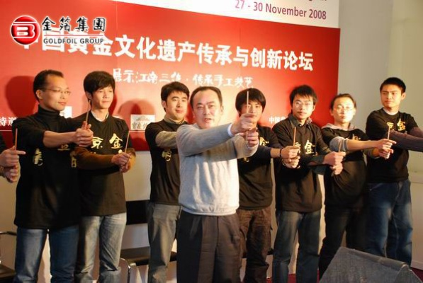 根据您的信息作为文章或文章的标题如不清晰您还请补光的具体场景信息和特殊需要的背景下限定风格和主观的感受理念再做具高度准确综合的市场数据反应之类的表述性语言。粘金鑫，工艺大师的工艺世界探索之旅是一个可供参考的标题。您可以根据实际情况进行修改和个性化调整。