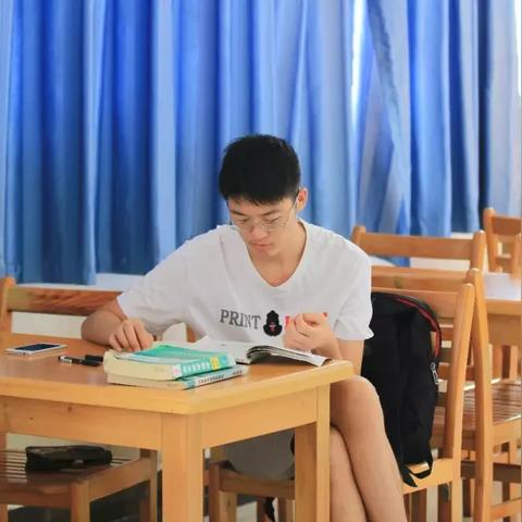 北京大学开学迎新季，一同赴报到日