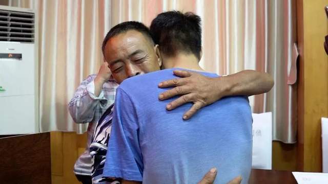 认亲后的新家庭成员揭晓，失踪两年后的一子和另男子的突至儿子的挑战