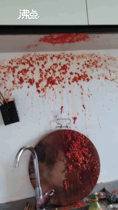 女子开瓶辣椒酱竟致爆炸如案发现场