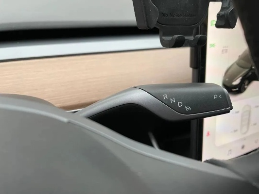 特斯拉Model 3转向信号拨杆标配亮相