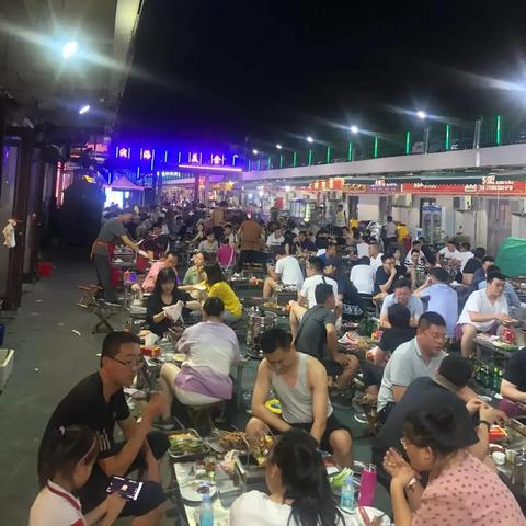 淄博烧烤赵大爷被邀开会，揭秘背后的故事