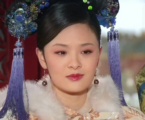 曹琴默，传奇人生的音符与琴弦（题目只是提供一个方向性建议，可以根据实际内容酌情修改。）