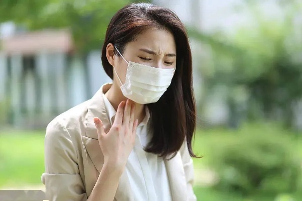 四位二阳患者的感染经历、症状、治疗与康复详述