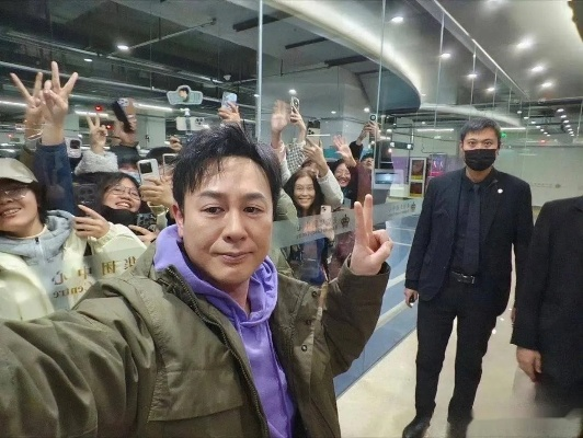 张颂文拍立得事件，真相探寻与回应解读