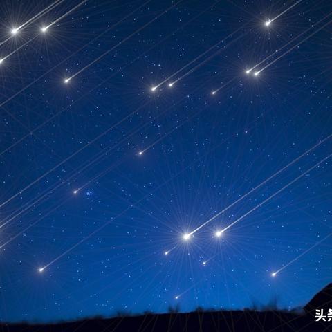 天琴座流星雨与梦幻月夜共存的美妙星海视觉盛宴