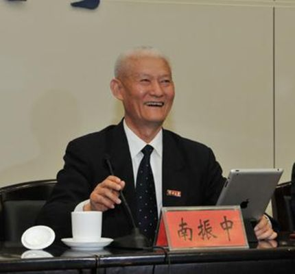 南振中的奋进历程与成绩展现
