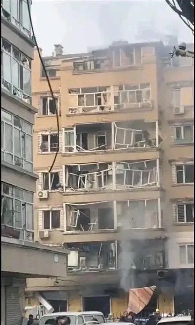 哈尔滨一小区燃气爆炸致1死7伤，安全警钟再鸣