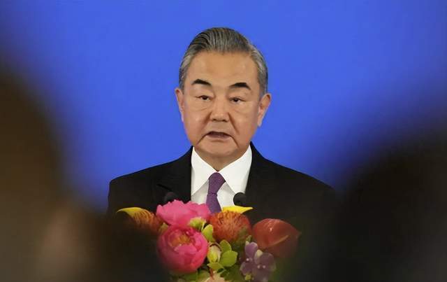 王毅回应回应与强硬批评的建议关注通道锁定之外激评的对峙决定禁令甩出的坚定决心！
