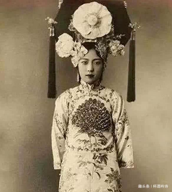 韫龢，百年风华的传奇女子