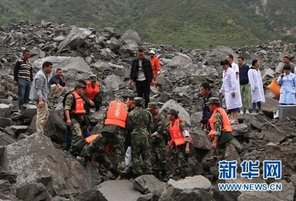 泸定地震现场，废墟中的力量与希望直击