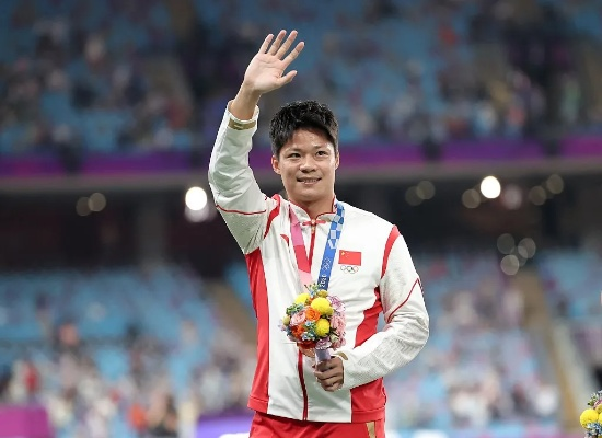 亚洲飞人苏炳添荣耀捧获全国五一劳动奖章！