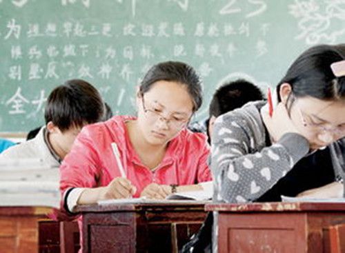 双胞胎高考仅差1分，命运交错见证家庭喜悦