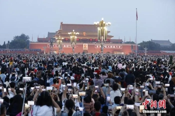 北京国庆主题活动——近二十四万面国旗飘升满满华夏情感