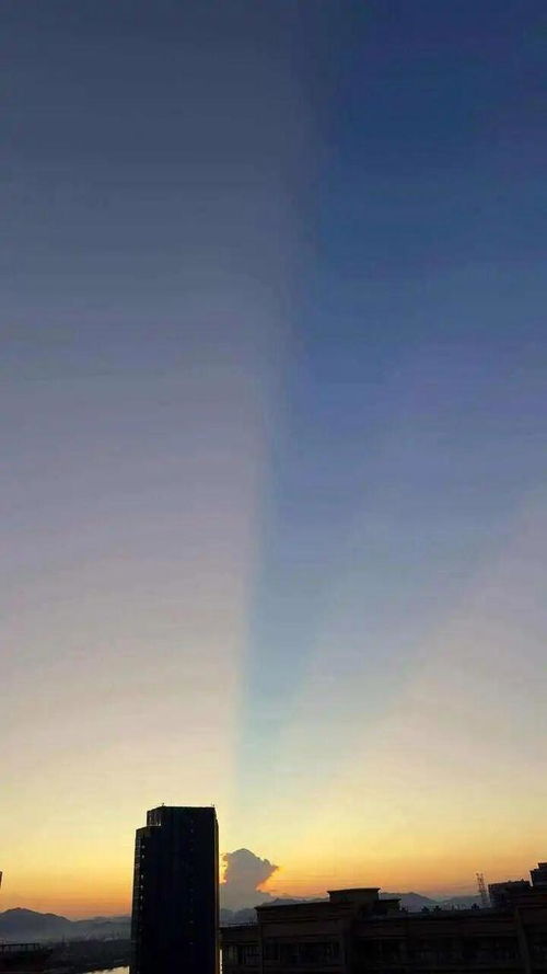 杭州天空奇遇，网友共盼这种现象是否在兮是两千里何处遇鹊桥！