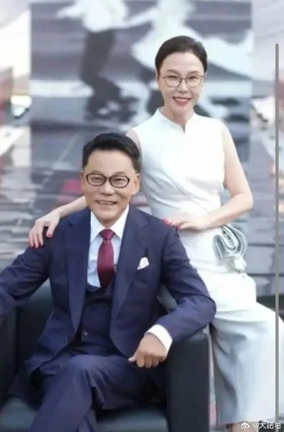 李国庆大婚后七夕甜蜜共度
