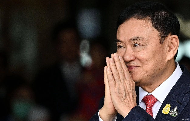 佩通坦失去泰国总理职务后亮相的微笑之刻