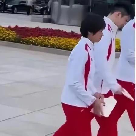 高考后的剩菜盛宴，爱与无奈的交织