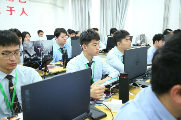 探索电脑技术学校，未来数字精英的摇篮