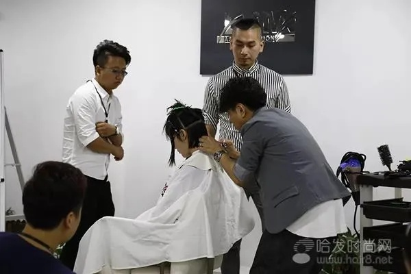 美发培训速成班，开启时尚造型之旅的快捷通道