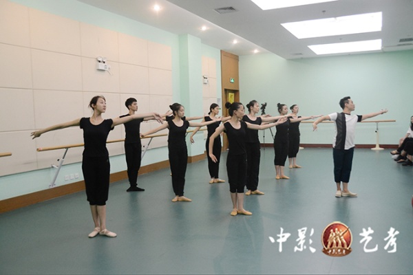 开启艺术梦想之门，表演考前培训的重要性与方法全解析