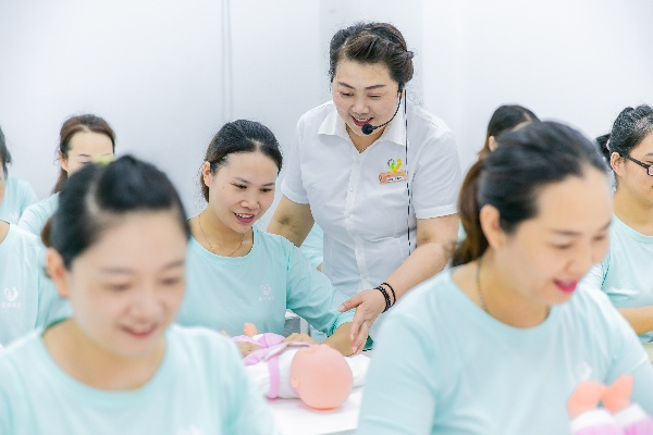 探索上海月嫂培训班，专业培训，铸就卓越月嫂之路