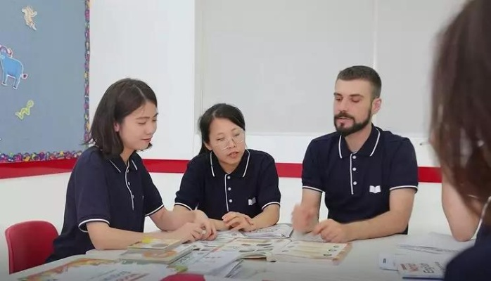 英语培训师，点亮英语学习之路的璀璨引路人