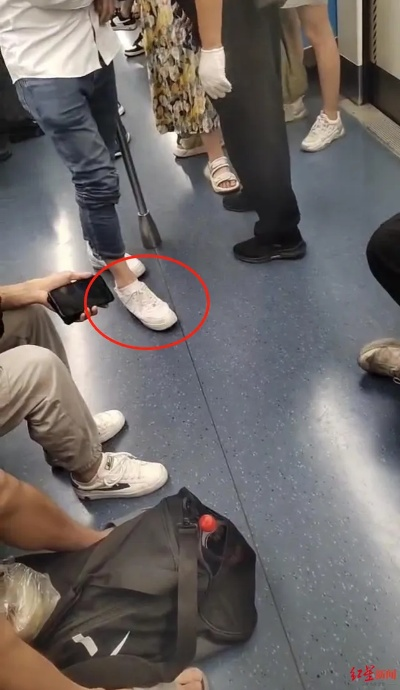男子地铁遭诬陷偷拍案二审未定，事件引起持续关注！