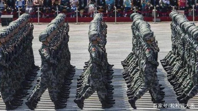 受阅官兵劈枪训练风采展示