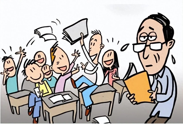 退休老师成学校争抢焦点，教育界的香饽饽